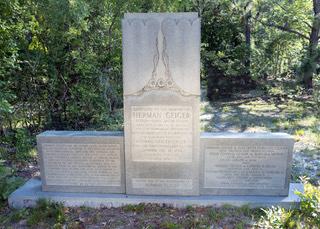 Herman & Emily Geiger Grave — photo 3